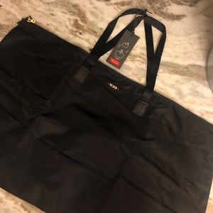 NEW WITH TAGS Black Tumi Just in Case Tote